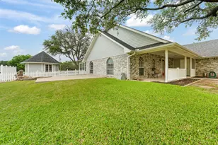 639 S Rough Creek Ct, Granbury, TX 76048 - Photo 5