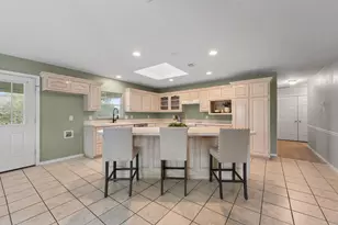 639 S Rough Creek Ct, Granbury, TX 76048 - Photo 11