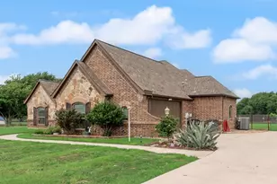 243 Miramar Cir, Weatherford, TX 76085 - Photo 3