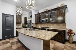 6876 Foghorn Ln, Grand Prairie, TX 75054 - Photo 9