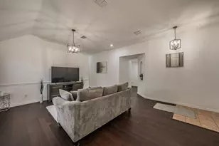 1011 Fleetwood Cove Dr, Grand Prairie, TX 75052 - Photo 5