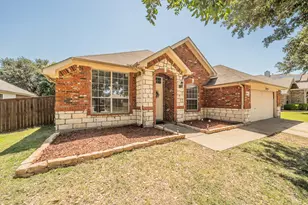 1011 Fleetwood Cove Dr, Grand Prairie, TX 75052 - Photo 3
