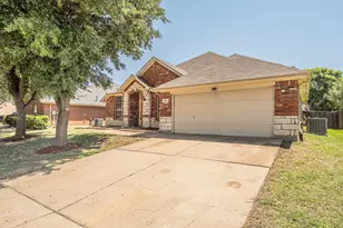 1011 Fleetwood Cove Dr, Grand Prairie, TX 75052 - Photo 3