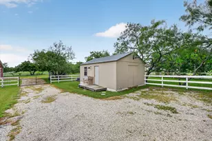 951 Ridgewood Cir, Bartonville, TX 76226 - Photo 23