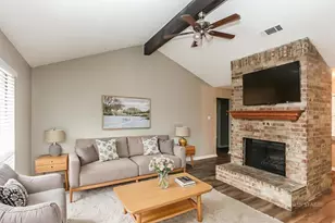 231 Myrtle Dr, Arlington, TX 76018 - Photo 3