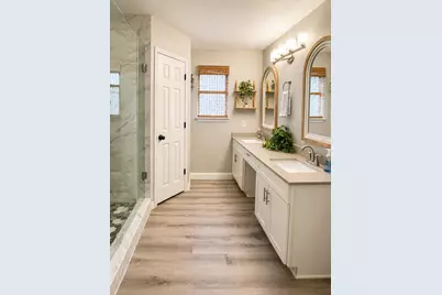 848 W Lynn Creek Drive, Arlington, TX 76001 - Photo 13