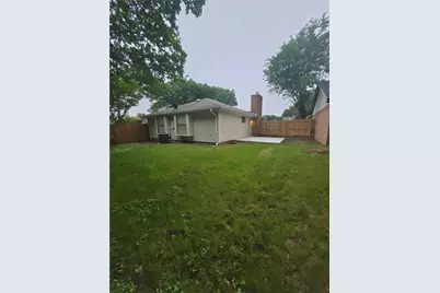 323 Valley Spring Drive, Arlington, TX 76018 - Photo 13