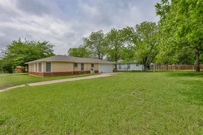 1102 Fair Avenue, Gainesville, TX 76240 - Photo 13