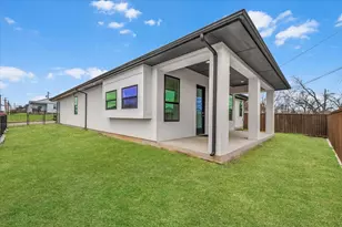 2561 Burton Ave, Fort Worth, TX 76105 - Photo 1