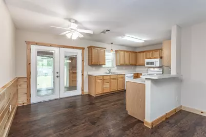 208 S Howeth Street, Gainesville, TX 76240 - Photo 7