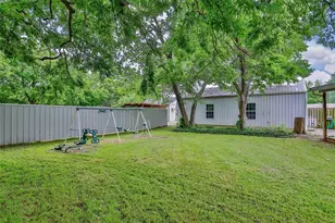 208 S Howeth St, Gainesville, TX 76240 - Photo 25