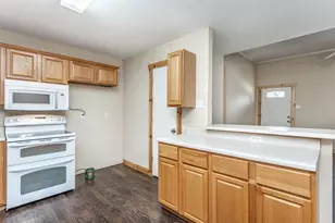 208 S Howeth St, Gainesville, TX 76240 - Photo 9
