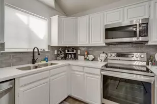 2943 S Bend Dr, Dallas, TX 75229 - Photo 3