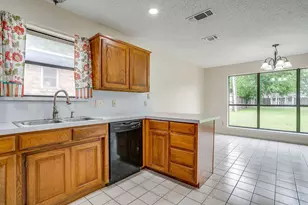 8613 Silver Crk Rd, White Settlement, TX 76108 - Photo 11