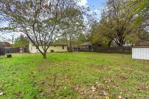 700 Broadway Ave, Euless, TX 76040 - Photo 23