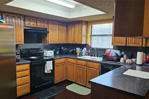 609 Betsy Ross Dr, Arlington, TX 76002 - Photo 3