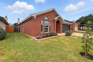 4720 Topaz Ln, Granbury, TX 76049 - Photo 3