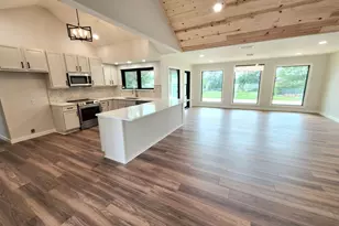 124 Sequoya Dr E, Lake Kiowa, TX 76240 - Photo 9