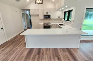 124 Sequoya Dr E, Lake Kiowa, TX 76240 - Photo 11