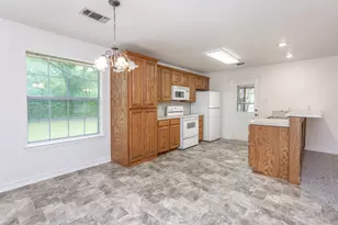 110 Pecan St, Whitesboro, TX 76273 - Photo 5