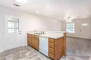 110 Pecan St, Whitesboro, TX 76273 - Photo 19