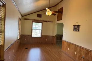 306 Oak St, Nocona, TX 76255 - Photo 5