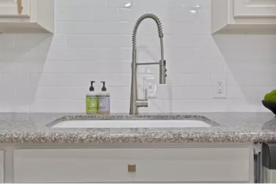 2815 W 8th Street, Dallas, TX 75211 - Photo 15