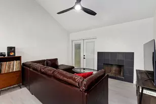 2101 Park Willow Ln, Arlington, TX 76011 - Photo 9