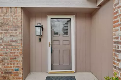 718 Matthews Court, Arlington, TX 76012 - Photo 5