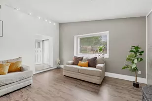 718 Matthews Ct, Arlington, TX 76012 - Photo 9