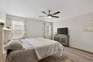 718 Matthews Ct, Arlington, TX 76012 - Photo 23
