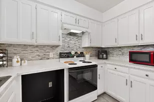 718 Matthews Ct, Arlington, TX 76012 - Photo 15