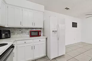 718 Matthews Ct, Arlington, TX 76012 - Photo 17
