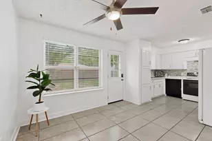 718 Matthews Ct, Arlington, TX 76012 - Photo 19