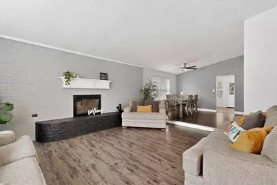 718 Matthews Court, Arlington, TX 76012 - Photo 7