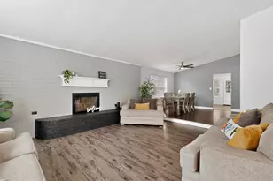 718 Matthews Ct, Arlington, TX 76012 - Photo 7