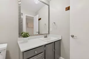 718 Matthews Ct, Arlington, TX 76012 - Photo 27