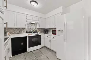 718 Matthews Ct, Arlington, TX 76012 - Photo 13