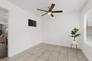 718 Matthews Ct, Arlington, TX 76012 - Photo 21