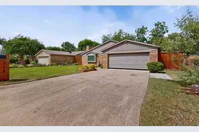 718 Matthews Court, Arlington, TX 76012 - Photo 3