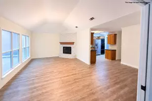 601 Parker Dr, Euless, TX 76039 - Photo 3