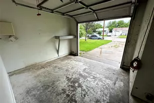 1902 Morgan St, Irving, TX 75062 - Photo 35
