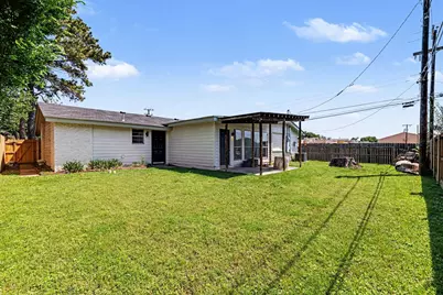 1702 Bristol Court N, Irving, TX 75062 - Photo 21