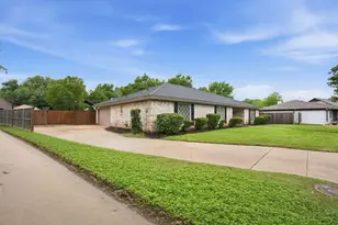 1705 Louella Ct, Hurst, TX 76054 - Photo 3