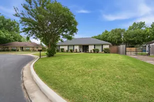 1705 Louella Ct, Hurst, TX 76054 - Photo 3