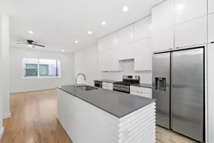 427 W 10th St, Dallas, TX 75208 - Photo 3