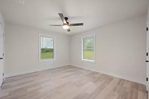 221 Lipscomb St, Cleburne, TX 76031 - Photo 21