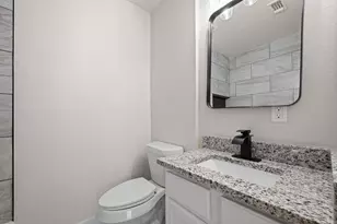 221 Lipscomb St, Cleburne, TX 76031 - Photo 23