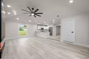 221 Lipscomb St, Cleburne, TX 76031 - Photo 11