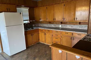 106 E Nelson St, Bowie, TX 76230 - Photo 3